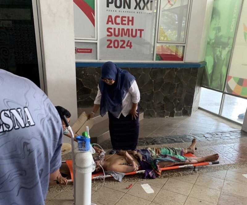 Petugas melakukan penanganan pascainsiden ledakan yang terjadi di kamar mesin KMP Aceh Hebat 2, Jumat (12/6/2026). Foto: Dok. Istimewa 