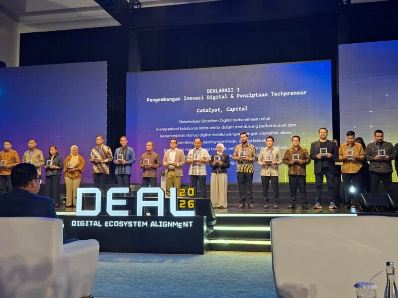 Kepala Diskominfotik Kota Banda Aceh Muhammad Zubir bersama para pemangku kepentingan ekosistem digital nasional mengikuti Deklarasi Pengembangan Inovasi Digital dan Penciptaan Techpreneur dalam ajang Digital Ecosystem Alignment (DEAL) 2026 di Tribrata Convention Center, Jakarta, Selasa (23/6/2026). Foto: Dok. Diskominfo Kota Banda Aceh