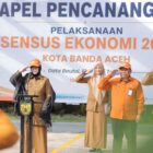 Wali Kota Banda Aceh Illiza Sa’aduddin Djamal memimpin Apel Pencanangan Pelaksanaan Sensus Ekonomi 2026 di halaman Balai Kota Banda Aceh, Senin (15/6/2026). Foto: Dok. Prokopim Kota Banda Aceh