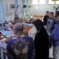 Wali Kota Banda Aceh Illiza Sa’aduddin Djamal membesuk korban letupan KMP Aceh Hebat 2 yang menjalani perawatan di RSUD dr. Zainoel Abidin (RSUDZA) Banda Aceh, Jumat (12/6/2026). Foto: Dok. Prokopim Kota Banda Aceh 