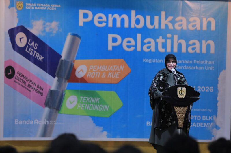 Wali Kota Banda Aceh Illiza Sa’aduddin Djamal menyampaikan sambutan saat membuka Pelatihan Berbasis Unit Kompetensi Banda Aceh Academy (BAA), Kamis (11/6/2026). Foto: Dok. Prokopim Kota Banda Aceh