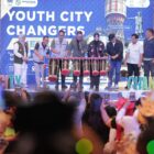 Wali Kota Banda Aceh Illiza Sa’aduddin Djamal bersama Wakil Menteri Dalam Negeri Bima Arya Sugiarto, Wali Kota Medan Rico Tri Putra Bayu Waas, dan para kepala daerah membuka kegiatan Youth City Changers (YCC) dalam rangkaian Rakernas XVIII APEKSI 2026 di Le Polonia Hotel, Medan, Minggu (28/6/2026). Foto: Dok. Prokopim Kota Banda Aceh