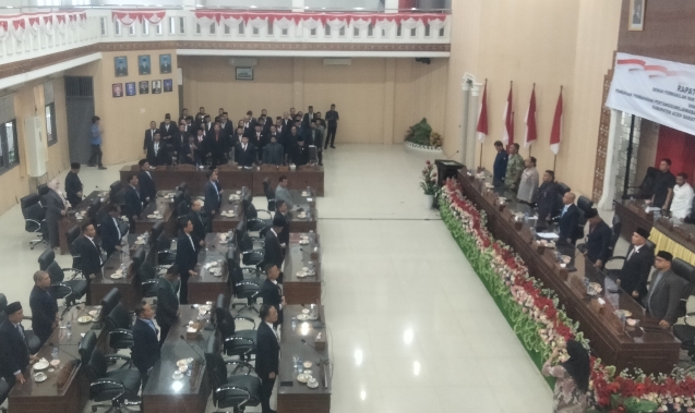 Paripurna DPRK Abdya dengan agenda pembukaan pembahasan pertanggungjawaban pelaksanaan anggaran pendapatan dan belanja kabupaten tahun 2025. Foto. Dok. Teukunizar/noa.co.id