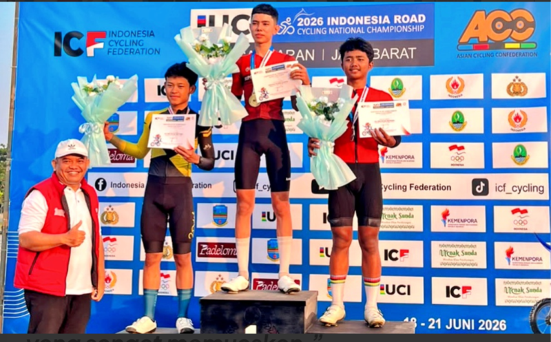 Kiano pesepeda dari Pidie terima piagam juara ke dua Kejuaraan Nasional (Kejurnas) di Pangandaran, (Foto.IST).