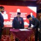 Prosesi penandatanganan berita acara pelantikan Kepala Dinas Syariat Islam Aceh Dr. Misran Fuadi usai dilantik Gubernur Aceh Muzakir Manaf, Selasa (23/6/2026). Foto: Dok. Istimewa 