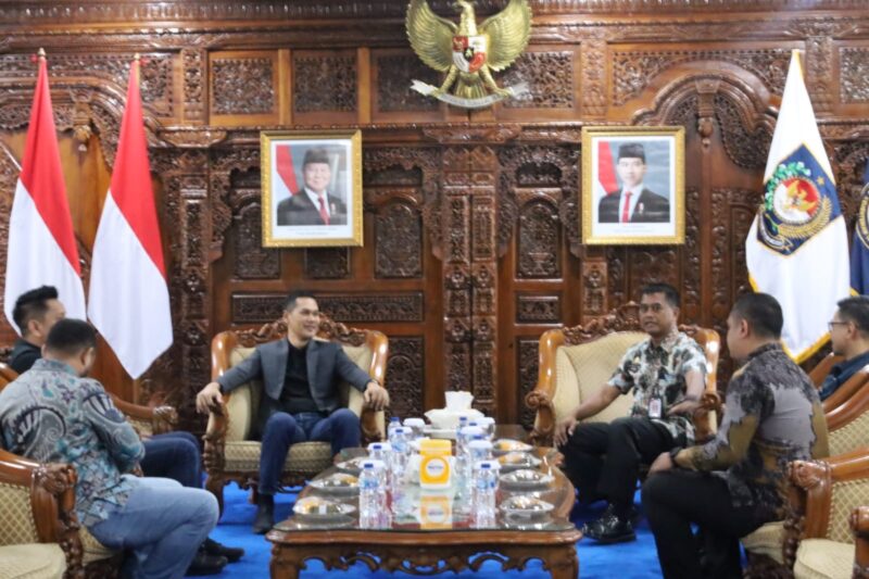 Sekretaris Daerah Aceh M. Nasir, S.IP., MPA didampingi Kepala Biro Administrasi Pimpinan Setda Aceh Akkar Arafat, S.STP., M.Si bersilaturahmi dengan Praja Institut Pemerintahan Dalam Negeri (IPDN) asal Aceh di Kampus IPDN Jatinangor, Kabupaten Sumedang, Jawa Barat, Minggu (28/6/2026). Foto: Dok. Istimewa 
