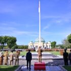 Bupati Safwandi, bertindak sebagai inspektur upacara Peringatan Hari Lahir Pancasila Tahun 2026 di halaman Kantor Bupati Aceh Jaya, Selasa (2/6/2026). Foto: Dok. Pemkab Aceh Jaya.