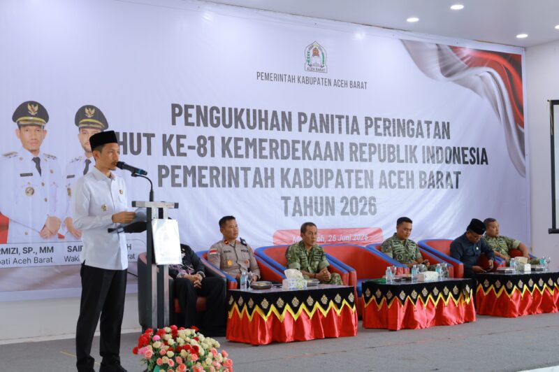 Bupati Aceh Barat Tarmizi, SP, MM mengukuhkan Panitia Penyelenggara Peringatan Hari Ulang Tahun (HUT) ke-81 Kemerdekaan Republik Indonesia Kabupaten Aceh Barat di Aula Teuku Umar Bapperida, Jumat (26/6/2026). Foto: Dok. Istimewa 