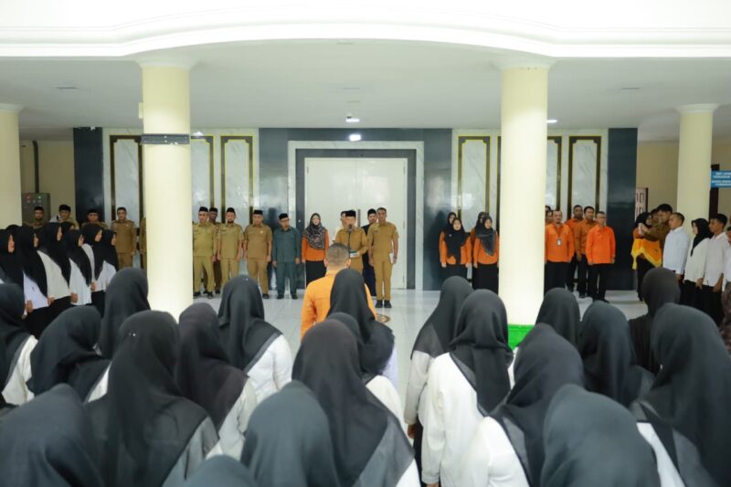 Bupati Aceh Barat, Tarmizi SP, MM, memimpin apel pelepasan 211 petugas Sensus Ekonomi 2026 di halaman Kantor Bupati Aceh Barat, Senin (15/6/2026). Foto: Dok. Istimewa 