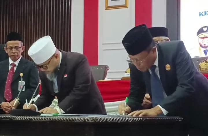Prosesi penandatanganan berita acara penyerahan Laporan Hasil Pemeriksaan (LHP) BPK Tahun Anggaran 2025 yang kembali mengantarkan Pemerintah Provinsi Bengkulu meraih opini WTP. Foto: Dok. Istimewa 