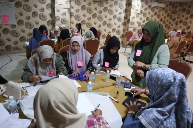 Perempuan perempuan Banda Aceh mengikuti pelatihan kepemimpinan. Foto: Dok. Istimewa 