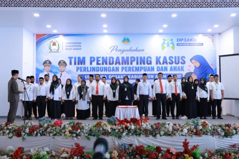 Bupati Aceh Barat, Tarmizi, mengukuhkan Tim Pendampingan Kasus UPTD Perlindungan Perempuan dan Anak (PPA) Kabupaten Aceh Barat di Aula Teuku Umar Bapperida, Meulaboh, Selasa (23/6/2026). Foto: Dok. Istimewa 