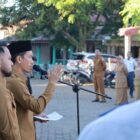 Bupati Aceh Barat Tarmizi SP, MM didampingi Wakil Bupati Said Fadheil SH memimpin Apel Pagi Gabungan di halaman belakang Kantor Sekretariat Daerah Kabupaten Aceh Barat, Senin (6/7/2026). Foto: Dok. Istimewa