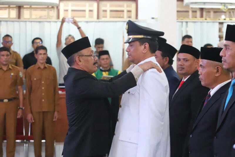 Bupati Pidie Sarjani Abdullah saat melantik 45 pejabat di Oproom Sekdakab Pidie Senin (20/7/2026) (Foto IST).