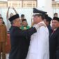 Bupati Pidie Sarjani Abdullah saat melantik 45 pejabat di Oproom Sekdakab Pidie Senin (20/7/2026) (Foto IST).