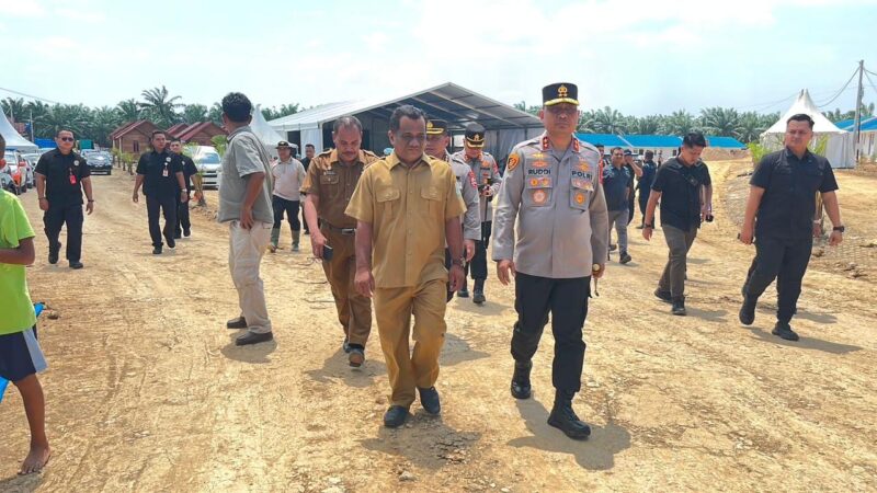 Kapolda Aceh Irjen Pol. Ruddi Setiawan meninjau kesiapan Hunian Tetap (Huntap) Presisi di Desa Simpang Kanan, Kabupaten Aceh Tamiang, Selasa (7/7/2026). Foto: Dok. Istimewa 