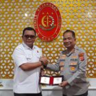 Kapolda Aceh Irjen Pol. Rudi Setiawan bersilaturahmi dengan Kepala Kejaksaan Tinggi Aceh, Yudi Triadi, dalam rangka memperkuat sinergi dan koordinasi penegakan hukum di Provinsi Aceh. Foto: Dok. Istimewa
