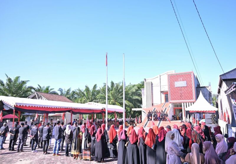 Suasana upacara peringatan Milad ke-19 Partai Aceh di Kantor DPW Partai Aceh Kabupaten Aceh Jaya, Selasa (7/7/2026). Foto: Dok. DPW Partai Aceh Aceh Jaya