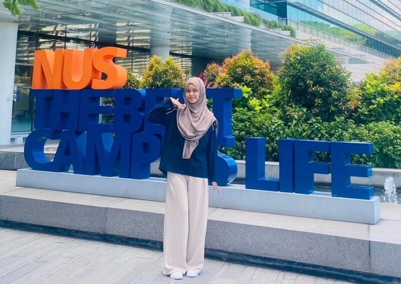 Mahasiswi UIN Ar-Raniry Banda Aceh, Putri Munira Ponnui, mengikuti kegiatan Fast Track Summer School 2026 di National University of Singapore (NUS). Foto: Dok. Istimewa 
