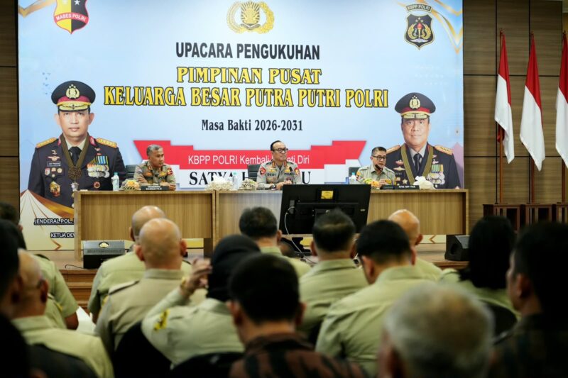 Wakapolri Komjen Pol. Dedi Prasetyo bersama jajaran Pengurus Pimpinan Pusat KBPP Polri Masa Bakti 2026–2031 saat menghadiri prosesi pengukuhan sebagai bentuk komitmen memperkuat sinergi, pengabdian, dan pembangunan sumber daya manusia menuju Indonesia Emas 2045, Rabu (29/7/2026). Foto: Dok. Istimewa 