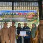 Pemerintah Desa Padang Mumpo, Kecamatan Pino, Kabupaten Bengkulu Selatan, menyalurkan Bantuan Langsung Tunai Dana Desa (BLT DD) Tahun 2026 kepada Keluarga Penerima Manfaat (KPM) di kantor desa, Senin (11/5/2026). Foto: Dok. Istimewa