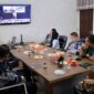 Wabup Pidie, Alzaizi mengikuti rapat diruang kerjanya persoalan fiskal, Kamis (30/7/2026) (Foto.IST).