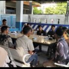 Kasat Lantas polres Abdya, Iptu Sutari Maladi Pane didampingi PS. Kanit Laka Polres Abdya Aipda Febri Askar memfasilitasi warga memanfaatkan mekanisme keadilan restoratif (restorative justice) sebagai alternatif penyelesaian perkara kecelakaan lalu lintas yang memenuhi ketentuan hukum. Foto. Dok. Teukunizar/noa.co.id