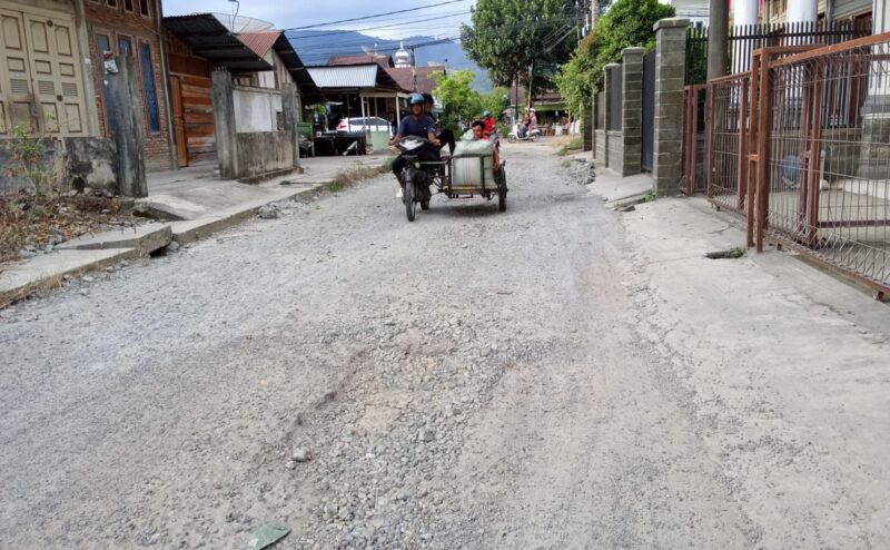 Jalan Ramli Sa'adi salah satu jalan  menuju Terminal Blangpidie rusak parah. Foto. Dok. Teukunizar/noa.co.id