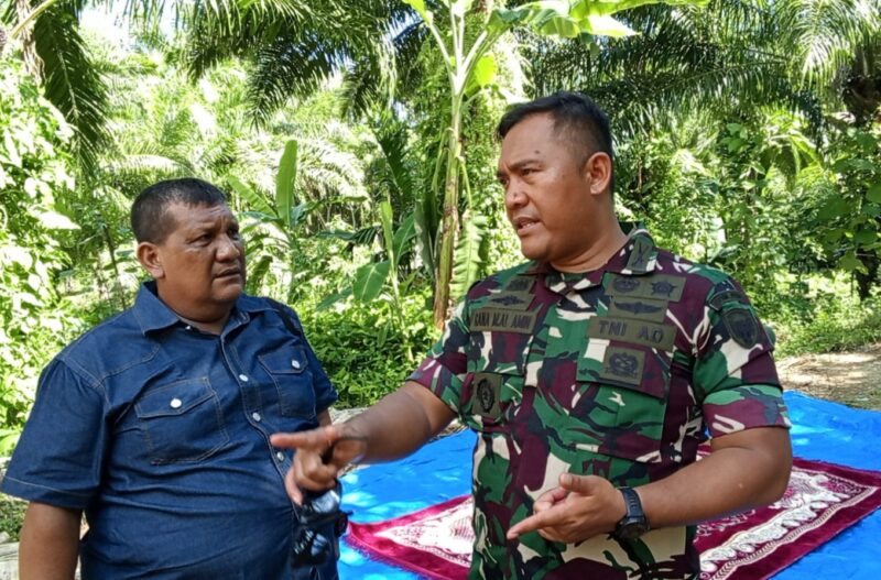 Dandim Abdya, Letkol Inf Rana Mega Al-Amin disela-sela peresmian sumur bor. Foto. Dok. Teukunizar/noa.co.id