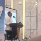 Bupati Safaruddin saat melaunching aplikasi My Tirta Abdya di Lobi Kantor Bupati setempat. Foto. Dok. Teukunizar/noa.co.id