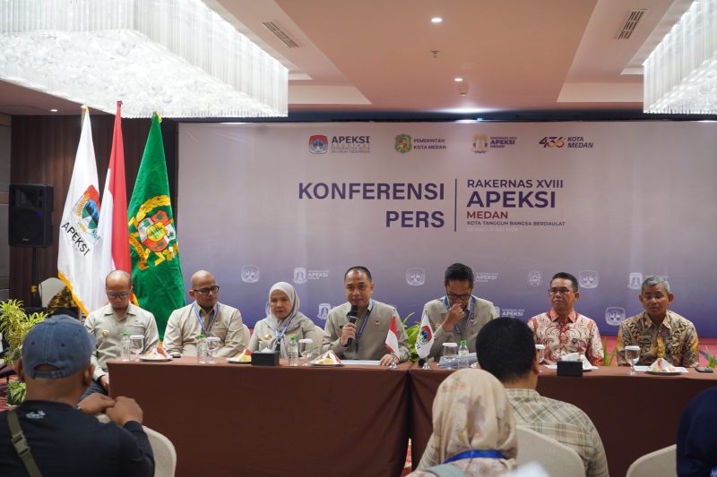 Para wali kota peserta Rakernas XVIII APEKSI mengikuti penutupan kegiatan di Kota Medan, Kamis (3/7/2026). Foto: Dok. Diskominfo Kota Banda Aceh