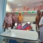 Dinas Sosial Kota Banda Aceh melakukan pendampingan terhadap seorang ibu yang menjalani perawatan di RSUDZA serta mengevakuasi tiga anaknya ke Rumah Singgah Lamjabat, Selasa (7/7/2026). Foto: Dok. Diskominfo Kota Banda Aceh