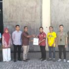 Dinas Tenaga Kerja Kota Banda Aceh menyerahkan dokumen pencatatan Lembaga Kerja Sama (LKS) Bipartit kepada manajemen PT Sumber Alfaria Trijaya Tbk (Alfamart) Area Banda Aceh sebagai tanda resmi beroperasinya forum komunikasi antara pengusaha dan pekerja, Kamis (9/7/2026). Foto: Dok. Diskominfo Kota Banda Aceh