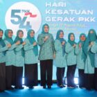 Ketua TP PKK Aceh, Ny. Marlina Muzakir, berfoto bersama Ketua TP PKK dan Ketua Dekranasda dari berbagai provinsi usai pembukaan Hari Kesatuan Gerak (HKG) PKK Nasional ke-54 dan HUT Dekranas ke-46 di Hotel Claro, Makassar, Kamis (9/7/2026). Foto: Dok. Biro Adpim Setda Aceh
