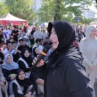 Wali Kota Banda Aceh, Illiza Sa’aduddin Djamal, menyapa masyarakat saat menghadiri Car Free Day yang diramaikan dengan nonton bareng Piala Dunia Antarnegara, bazar UMKM, dan berbagai kegiatan interaktif di Jalan Tgk. H. Daud Beureueh, Minggu (12/7/2026). Foto: Dok. Prokopim Kota Banda Aceh