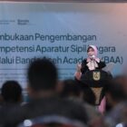 Wali Kota Banda Aceh Illiza Sa’aduddin Djamal membuka pelatihan pengembangan kompetensi ASN melalui Banda Aceh Academy (BAA) di Aula Gedung Mawardy Nurdin, Balai Kota Banda Aceh, Kamis (16/7/2026). Foto: Dok. Prokopim Kota Banda Aceh