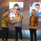 Wakil Ketua DPRK Banda Aceh Dr. Musriadi, S.Pd., M.Pd. menerima Pemred Award 2026 kategori Legislatif Kota/Kabupaten Terbaik Bidang Komunikasi dan Informasi Publik pada malam puncak HUT ke-3 Forum Pimpinan Redaksi Multimedia Indonesia di Yogyakarta, Sabtu (18/7/2026). Foto: Dok. Diskominfo Kota Banda Aceh