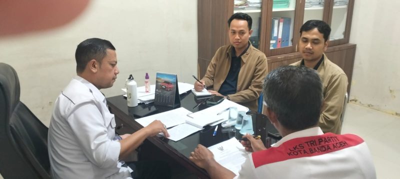 Disnaker Kota Banda Aceh mendampingi penyusunan LKS Bipartit dan penguatan regulasi ketenagakerjaan berbasis kearifan lokal Aceh di Gramedia, Rabu (22/7/2026). Foto: Dok. Diskominfo Kota Banda Aceh