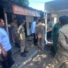 Petugas gabungan menertibkan lapak Pedagang Kaki Lima (PKL) di kawasan Sektor Timur Kopelma Darussalam, Kecamatan Syiah Kuala, Banda Aceh, Rabu (22/7/2026). Foto: Dok. Diskominfo Kota Banda Aceh
