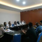 Dinas Tenaga Kerja Kota Banda Aceh mengikuti proses klarifikasi bersama Disnakermobduk Aceh terkait penanganan perselisihan hubungan industrial, Rabu (22/7/2026). Foto: Dok. Diskominfo Kota Banda Aceh