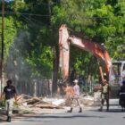 Pemerintah Kota Banda Aceh mengerahkan 353 personel gabungan untuk menertibkan lapak PKL dan bangunan liar di kawasan Darussalam, Kamis (23/7/2026). Foto: Dok. Diskominfo Kota Banda Aceh