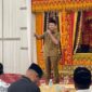 Wakil Gubernur Aceh, H. Fadhlullah, memberikan sambutan saat menerima silaturahmi Tim Panitia Penyelenggara Haji Daerah (PPHD) Aceh di Pendopo Wakil Gubernur Aceh, Banda Aceh, Selasa (21/7/2026). Foto: Dok. Biro Adpim Setda Aceh