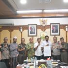 Gubernur Aceh H. Muzakir Manaf, didampingi Sekda Aceh, M. Nasir, S.IP, MPA, foto bersama Forum Koordinasi Pimpinan Daerah (Forkopimda) Aceh usai menggelar rapat, di Ruang Rapat Gubernur Aceh, Banda Aceh, Kamis, (23/7/2026). Foto: Dok. Biro Adpim Setda Aceh