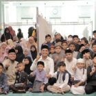Wakil Wali Kota Banda Aceh Afdhal Khalilullah berfoto bersama anak-anak dan para peserta usai menghadiri Puncak Peringatan Hari Anak Nasional (HAN) Provinsi Aceh Tahun 2026 di Banda Aceh, Sabtu (25/7/2026). Foto: Dok. Prokopim Kota Banda Aceh