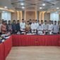 Wakil Gubernur Aceh, H. Fadhlullah, didampingi Asisten Pemerintahan, Keistimewaan Aceh dan Kesejahteraan Rakyat Sekda Aceh, Drs. Syakir, M.Si, beserta Imam Besar Masjid Raya Baiturrahman Banda Aceh, Tgk. H. Muhammad Ali (Abu Paya Pasi) dan para Kepala SKPA/Biro terkait, foto bersama usai melakukan diskusi dengan Menteri Koordinator Bidang Hukum, Hak Asasi Manusia, Imigrasi, dan Pemasyarakatan (Menko Kumham Imipas) Prof. Dr. Yusril Ihza Mahendra, SH, M.Sc, di Kantor Kemenko Kumham Imipas, Jakarta, Jum'at, (24/7/2026). Foto: Dok. Biro Adpim Setda Aceh