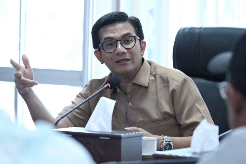 Ketua DPRK Banda Aceh, Irwansyah, ST, menyampaikan belasungkawa kepada warga terdampak kebakaran di Lamteumen Timur, Kecamatan Jaya Baru, serta mengajak masyarakat meningkatkan kewaspadaan di tengah musim kemarau, Minggu (26/7/2026). Foto: Dok. DPRK Banda Aceh