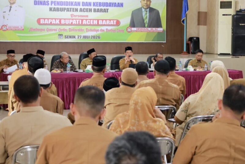 Bupati Aceh Barat Tarmizi memimpin Rapat Koordinasi Teknis Dinas Pendidikan dan Kebudayaan Kabupaten Aceh Barat di Aula Gedung B Disdikbud, Meulaboh, guna memperkuat arah pembangunan pendidikan menuju kualitas terbaik di Aceh, Senin (27/7/2026). Foto: Dok. Pemkab Aceh Barat