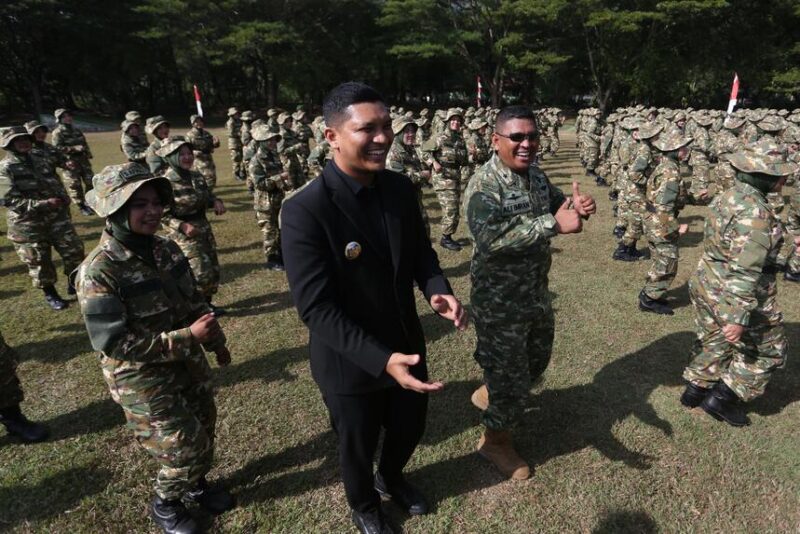 Wakil Wali Kota Banda Aceh, Afdhal Khalilullah, menghadiri Upacara Penutupan Diklat Sarjana Penggerak Pembangunan Indonesia (SPPI) Tahun Anggaran 2026 di Lapangan Upacara Rindam Iskandar Muda, Mata Ie, Aceh Besar, Jumat (31/7/2026). Foto: Dok. Prokopim Kota Banda Aceh