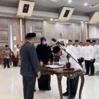 Wali Kota Banda Aceh Illiza Sa’aduddin Djamal menyaksikan pengukuhan 90 Amil Zakat dari 90 gampong se-Kota Banda Aceh di Aula Gedung Mawardy Nurdin, Jumat (31/7/2026). Foto: Dok. Diskominfo Kota Banda Aceh