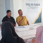 Anggota DPRK Banda Aceh Fraksi Partai Golkar, H. Iskandar Mahmud, S.H., menyampaikan materi saat sosialisasi Qanun Kota Banda Aceh Nomor 2 Tahun 2021 tentang Kota Layak Anak di Balai Pengajian Neusu Aceh, Kecamatan Baiturrahman, Selasa (28/7/2026). Foto: Dok. DPRK